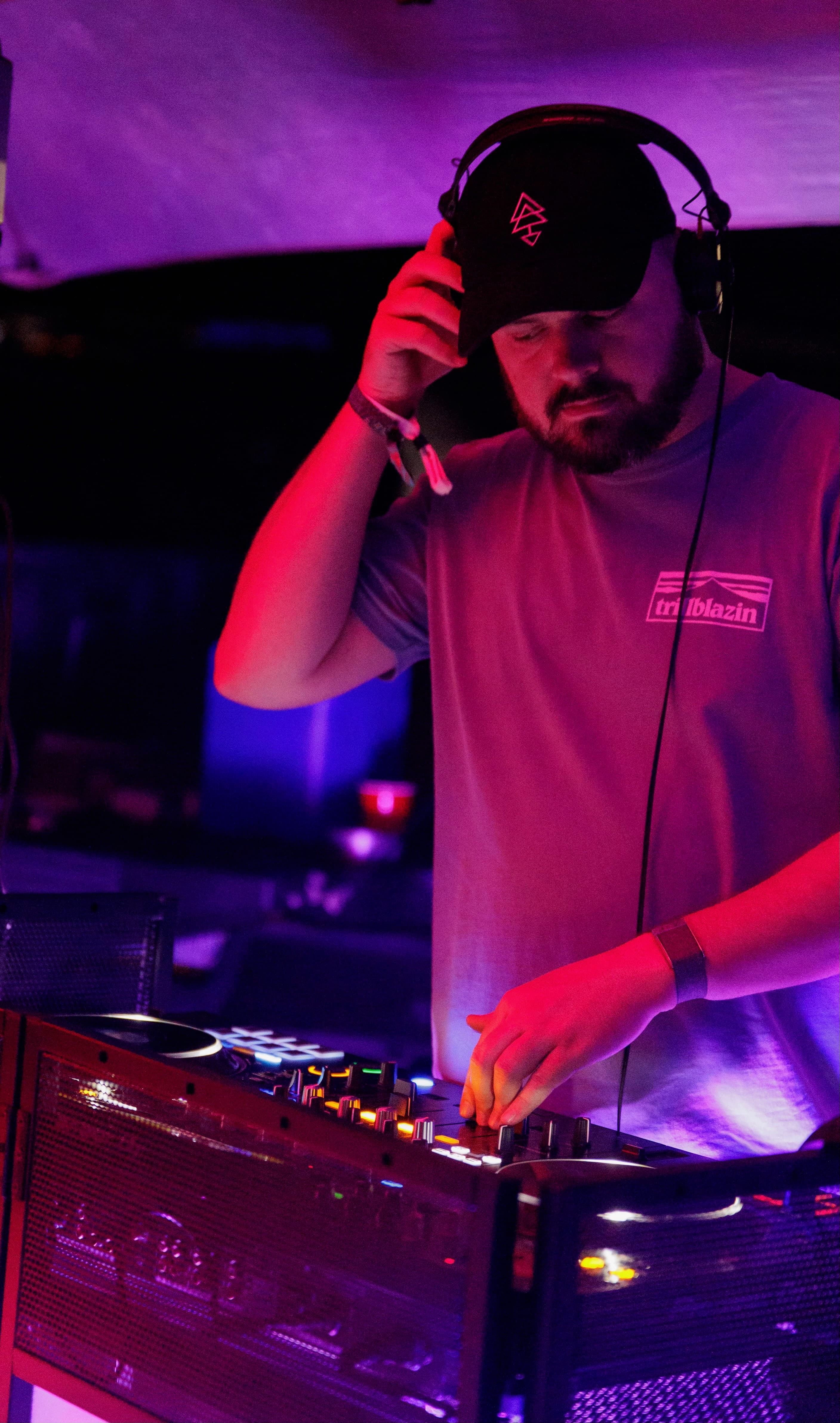 Def Bezos performing live