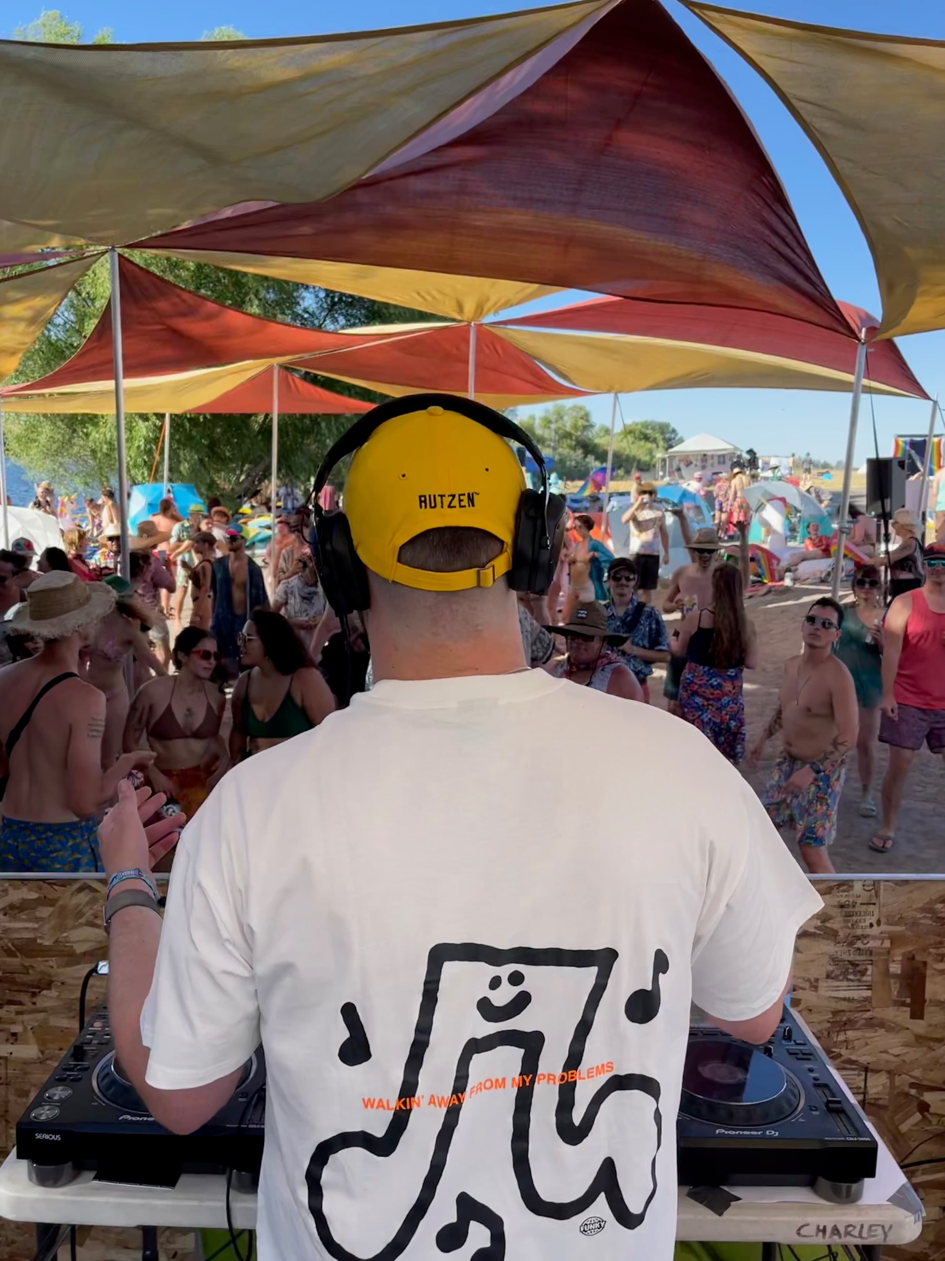 Def Bezos performing live