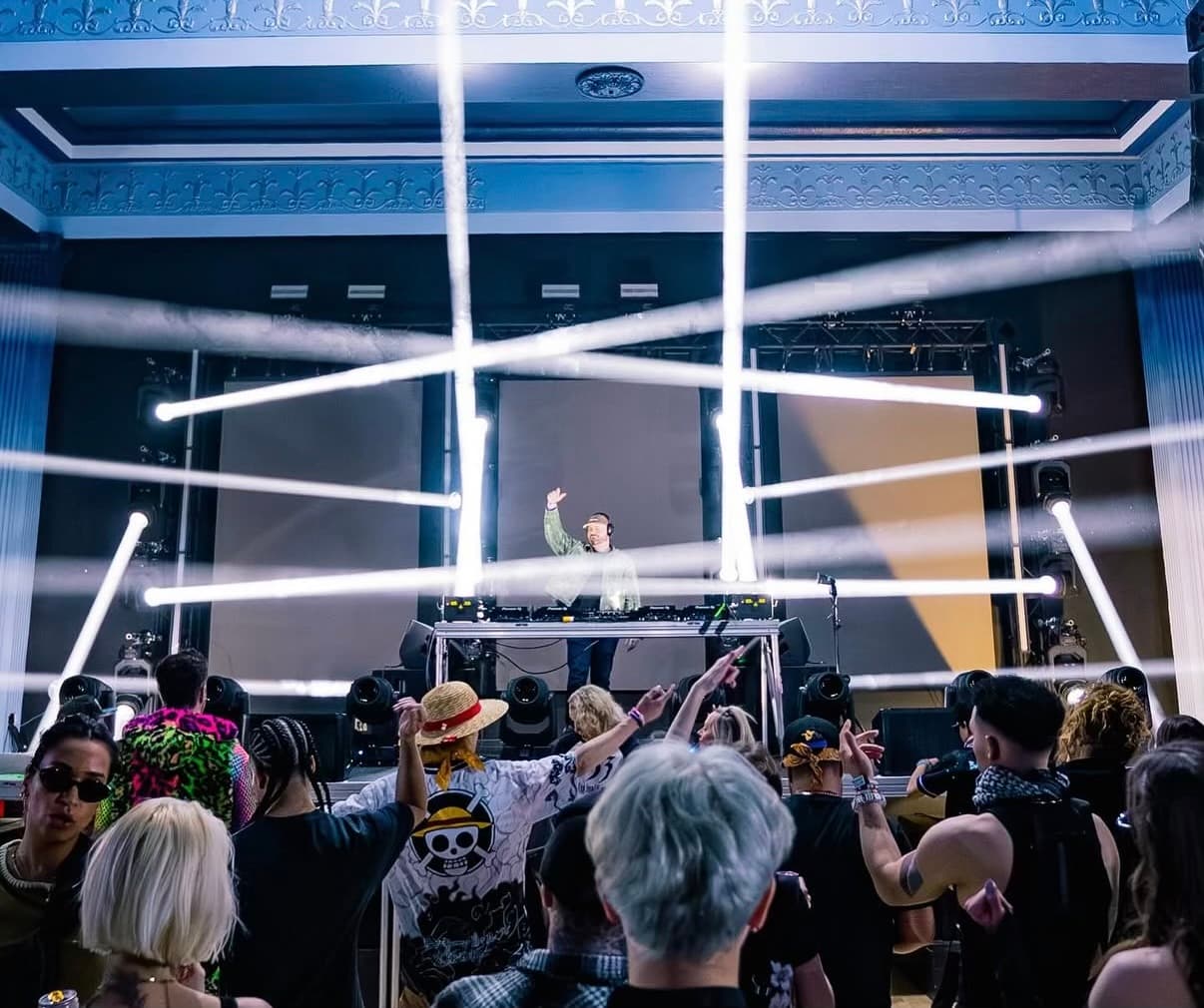 Def Bezos performing live