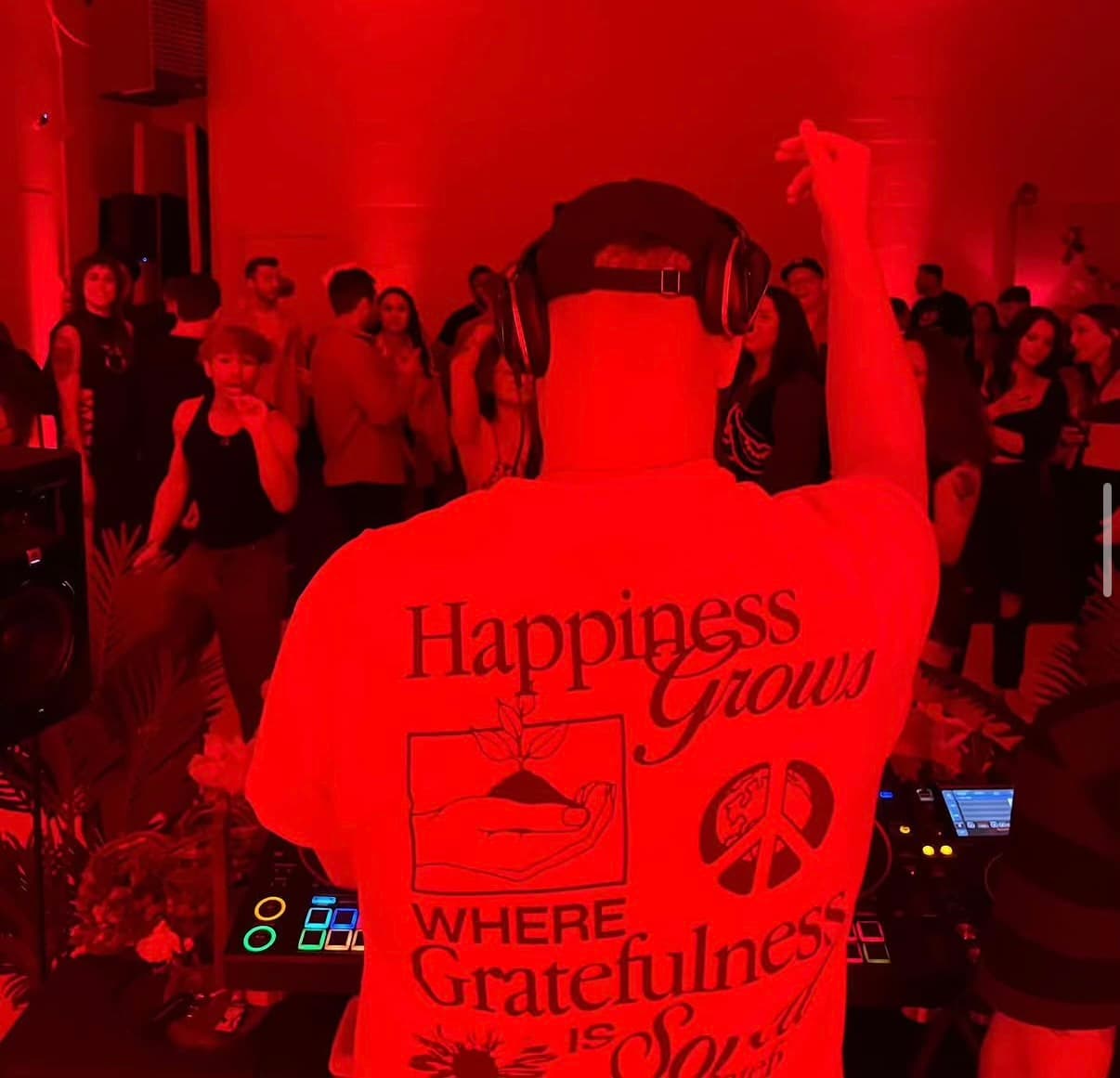 Def Bezos performing live